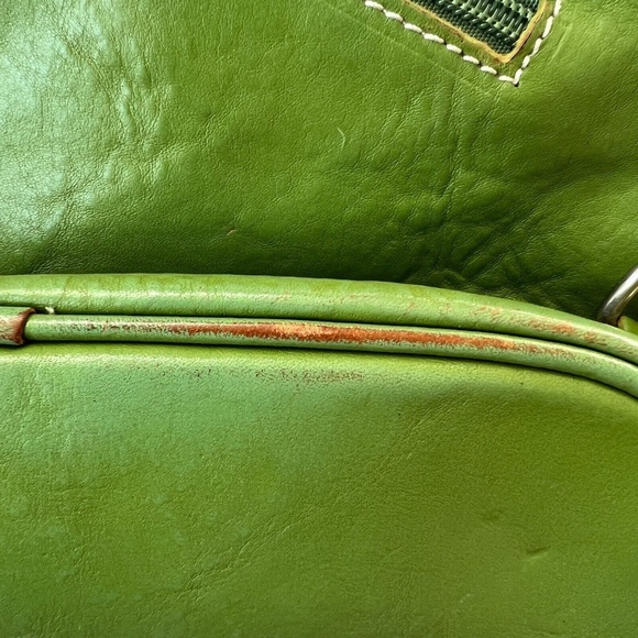 T Nobile Leather Backpack Shoulder Bag Green Split Strap Folded Front Toggle - Picture 9 of 9